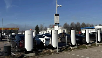 Tesla Supercharger - Asten