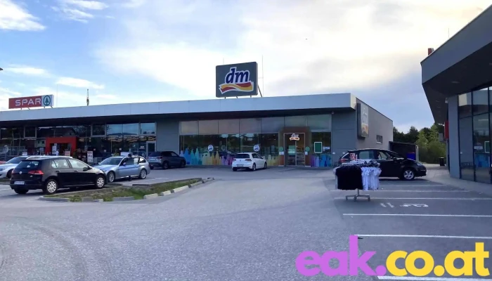 dm drogerie markt - Laakirchen